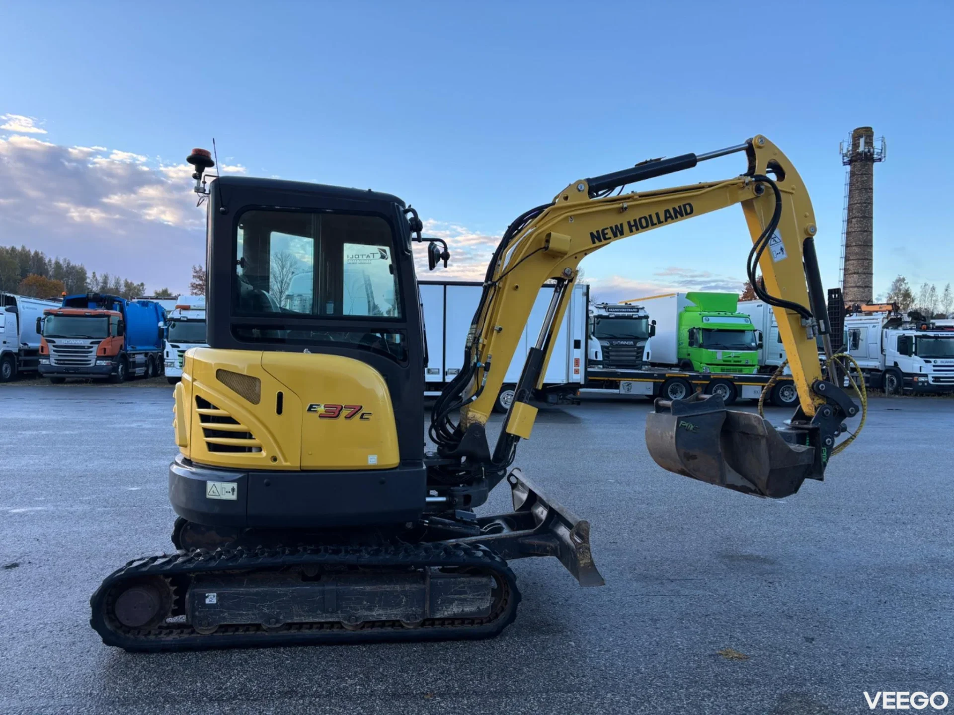 New Holland E37C + Quick Coupler + 2 BUCKETS + 1527h 18kW