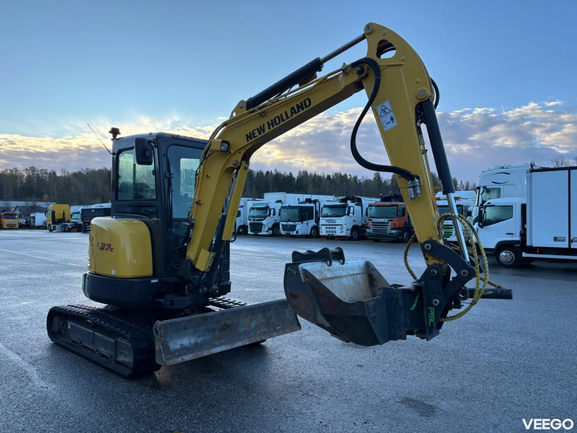 New Holland E37C + Quick Coupler + 2 BUCKETS + 1527h 18kW
