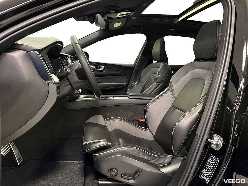 Volvo XC60 Recharge T6 AWD 350HK R-Design /Pano /Drag 257kW