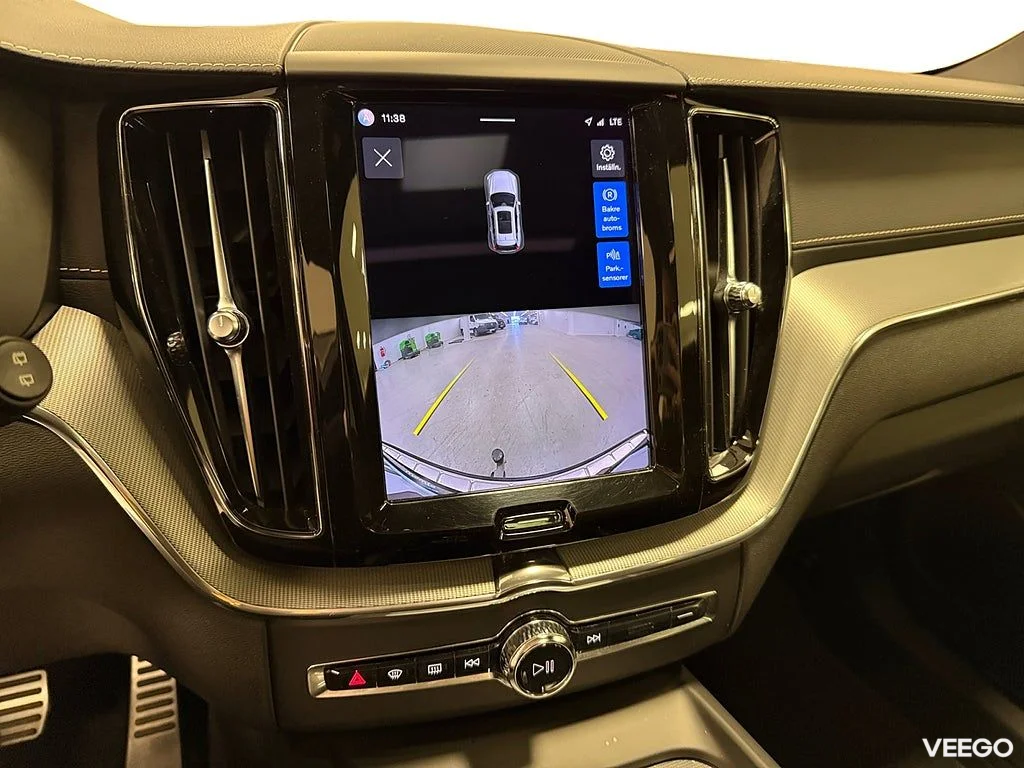 Volvo XC60 Recharge T6 AWD 350HK R-Design /Pano /Drag 257kW