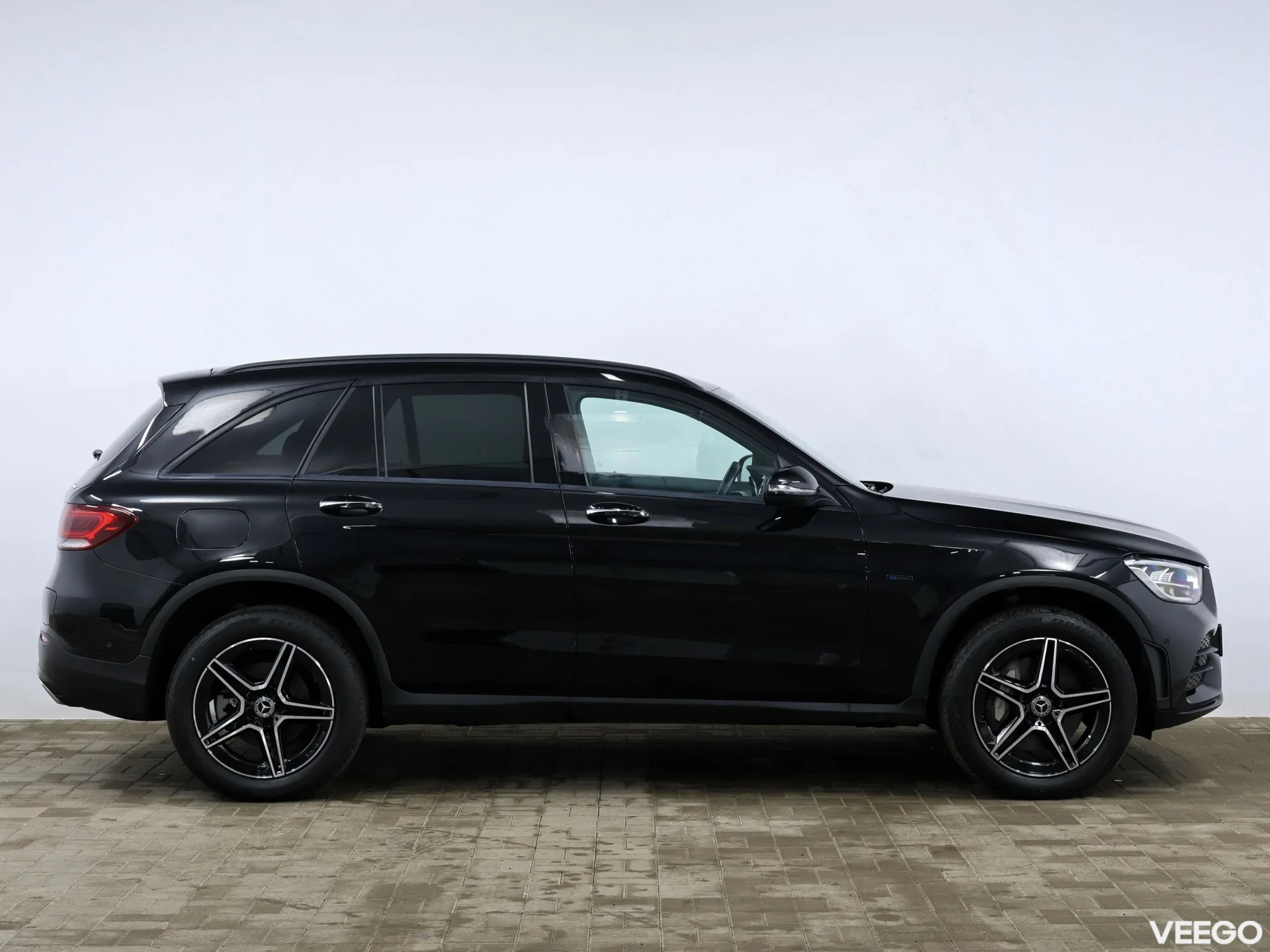 Mercedes-Benz GLC300 DE 4MATIC AMG Night Package 2 225kW