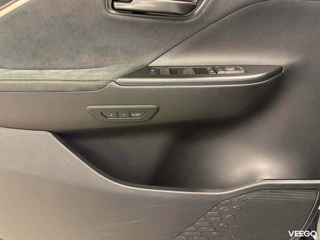 Toyota C-HR Hybrid AWD-i Executive Premiere Edt /Pano /Moms 145kW