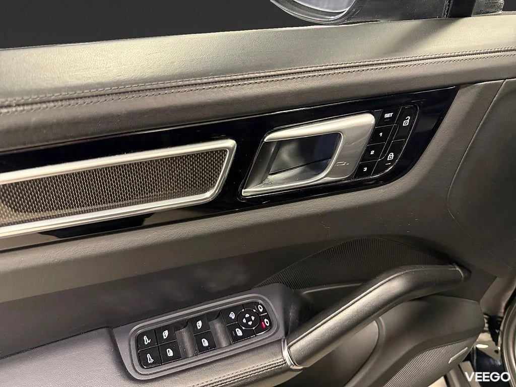 Porsche Cayenne Coupe 340HK /HuD /PDCC /Sportavgas /Se Spec 250kW