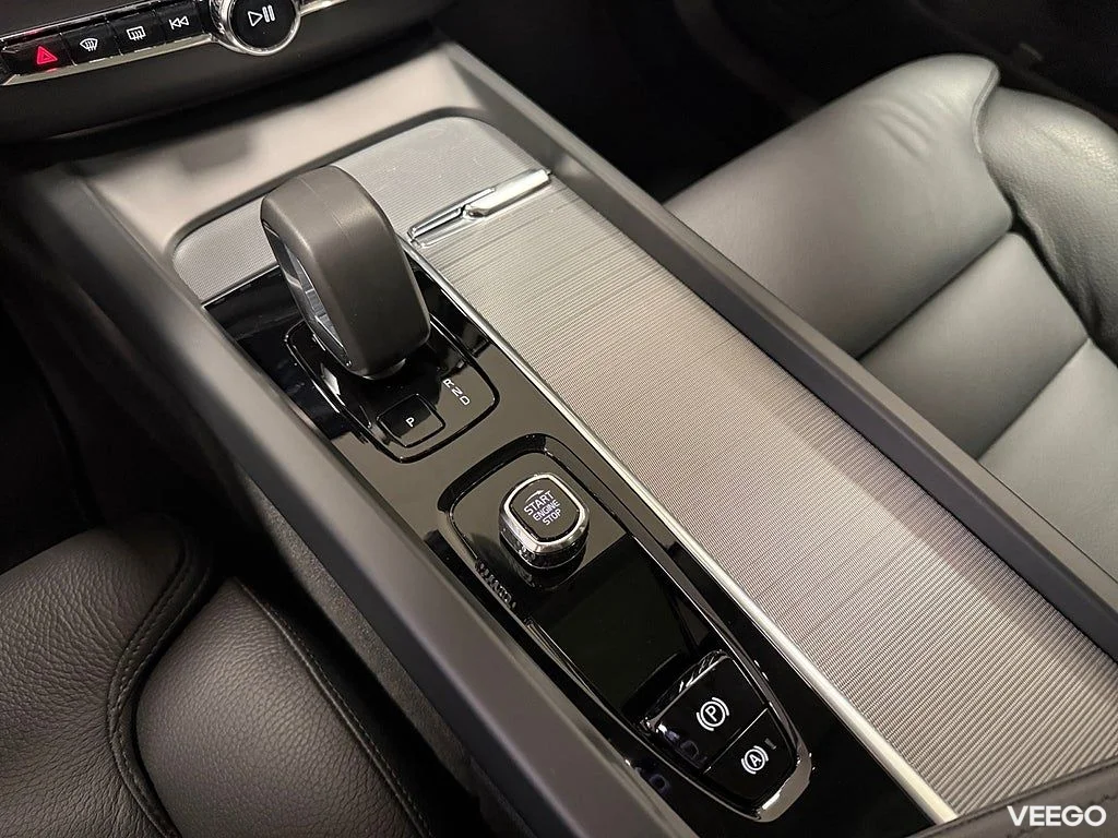 Volvo XC60 T8 AWD 456HK Plus Dark /Pano /360 /Drag 335kW