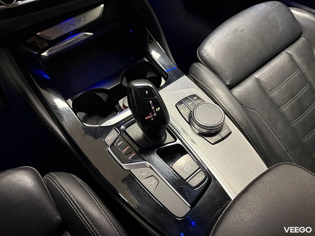 BMW X4 xDrive30i 252HK M-Sport /Innovation /HuD /Drag 185kW