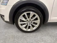 Skoda Octavia Scout 1.8 TSI 4x4 DSG 180HK /Drag /Värmare 132kW thumbnail