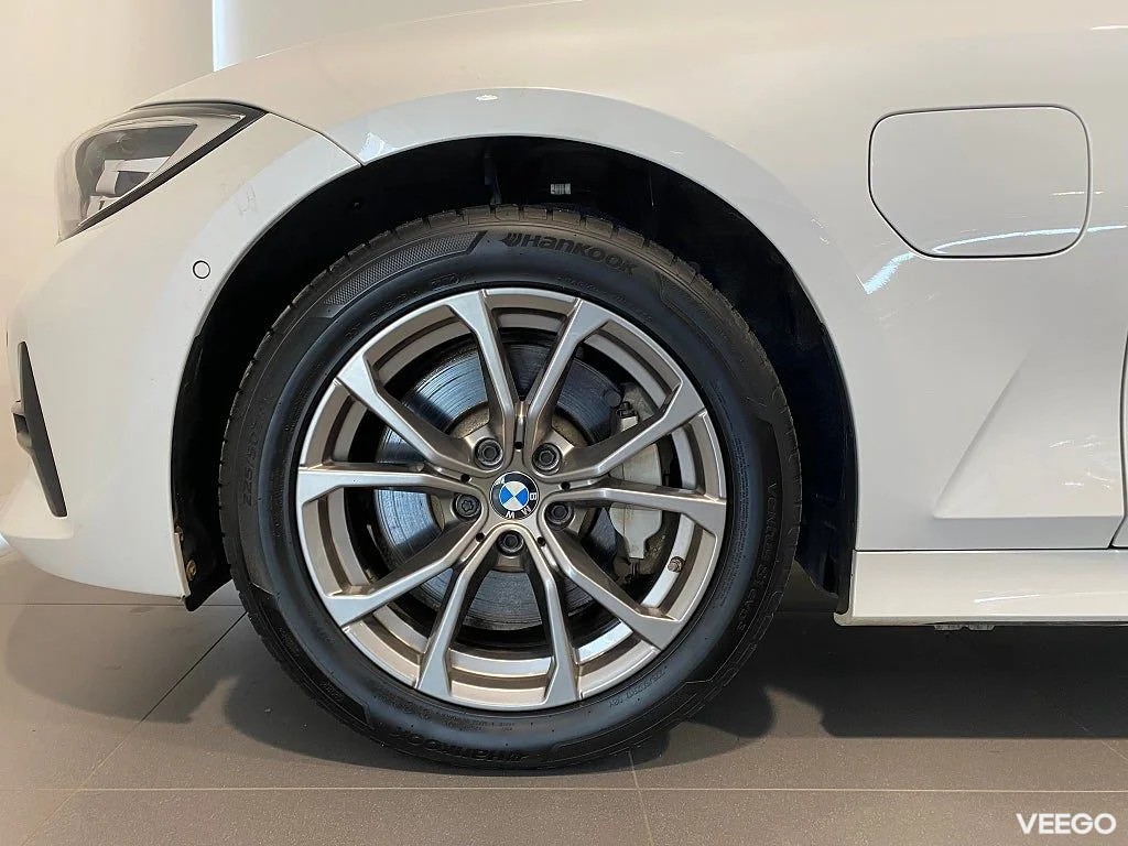 BMW 330 Rattvärme HiFi-högtalarsystem Parkeringsassistent 0kW