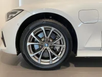 BMW 330 Rattvärme HiFi-högtalarsystem Parkeringsassistent 0kW