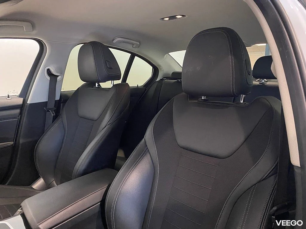BMW 330 Rattvärme HiFi-högtalarsystem Parkeringsassistent 0kW