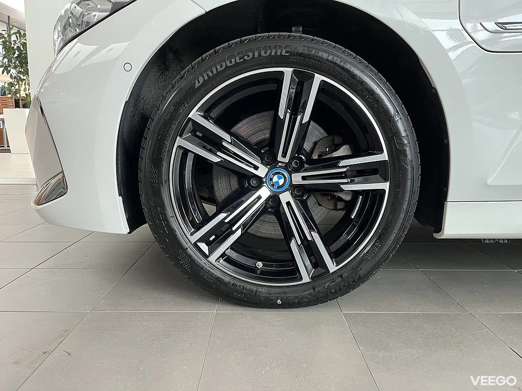 BMW 330 xDrive Touring M Sport Drag HiFi Park Assist 0kW