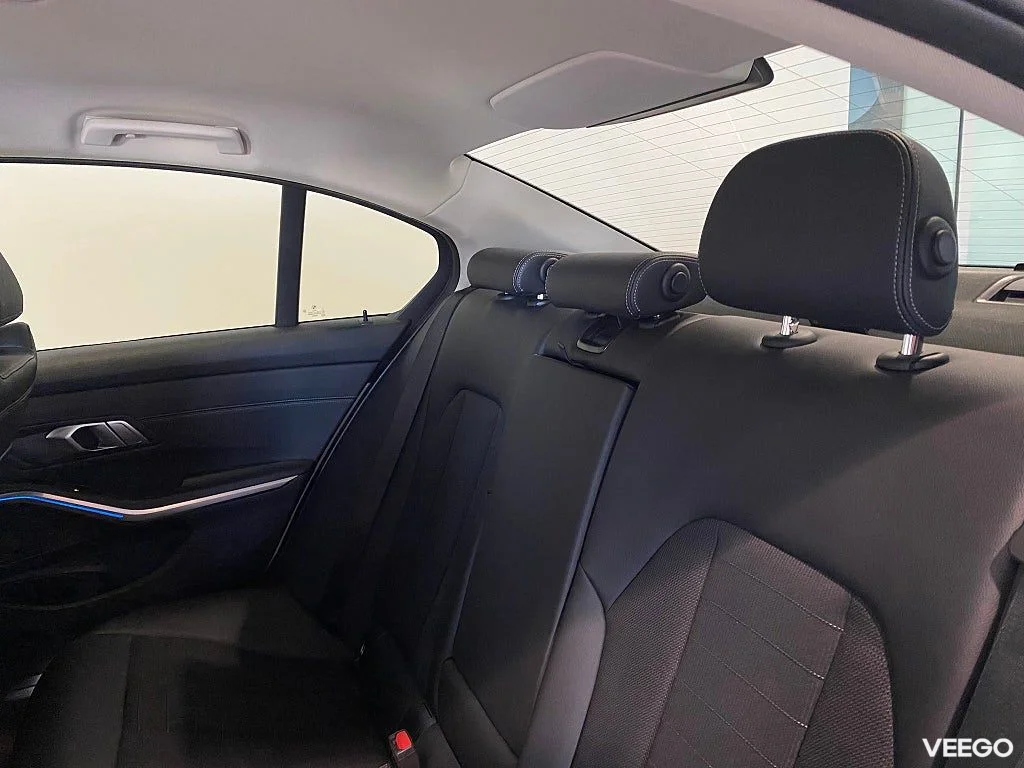 BMW 330 Rattvärme HiFi-högtalarsystem Parkeringsassistent 0kW