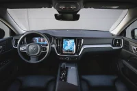 Volvo V60 Mild-Hybrid Plus Dark 2 145kW thumbnail