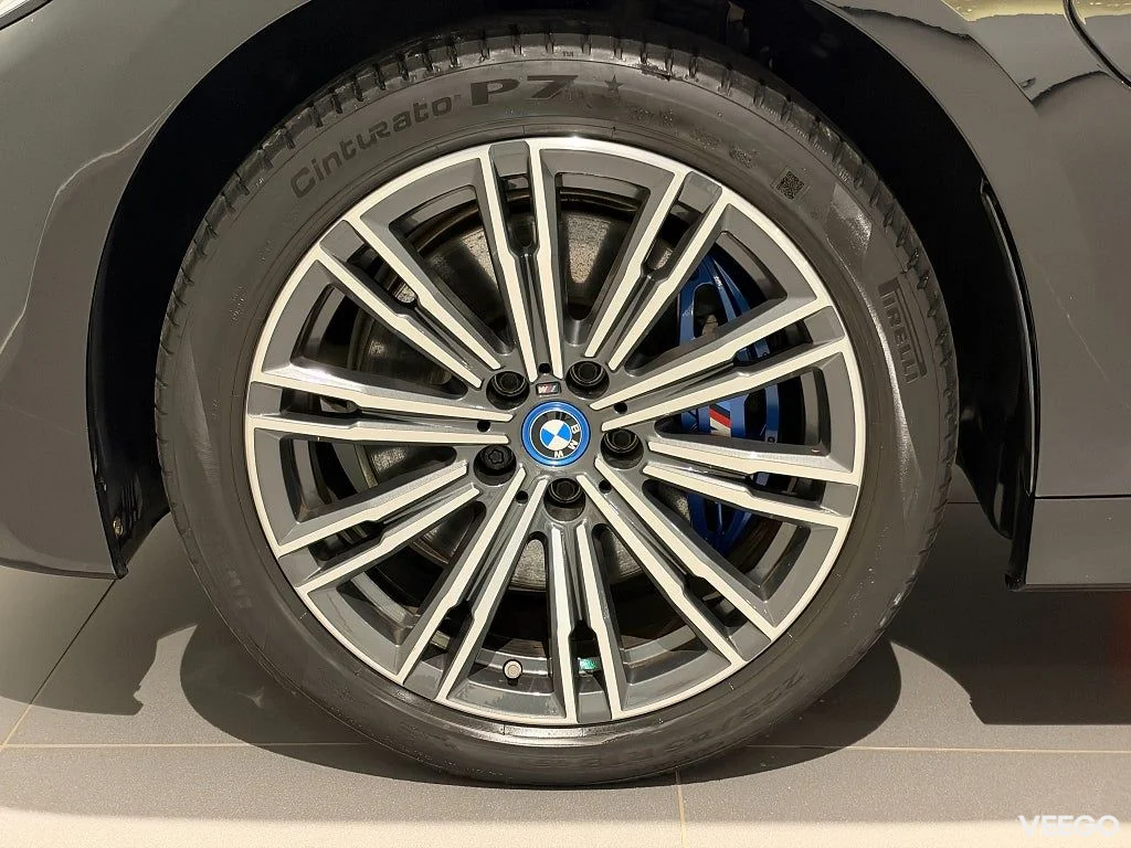 BMW 330 xDrive Sedan M Sport Head-up Hi-Fi Rattvärme Taklucka 215kW