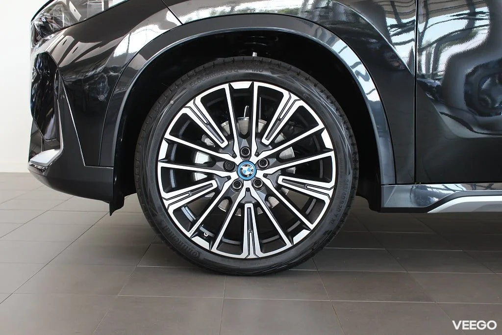 BMW iX1 eDrive20 xLine H/K Drag Comfort Access Sportstolar 0kW