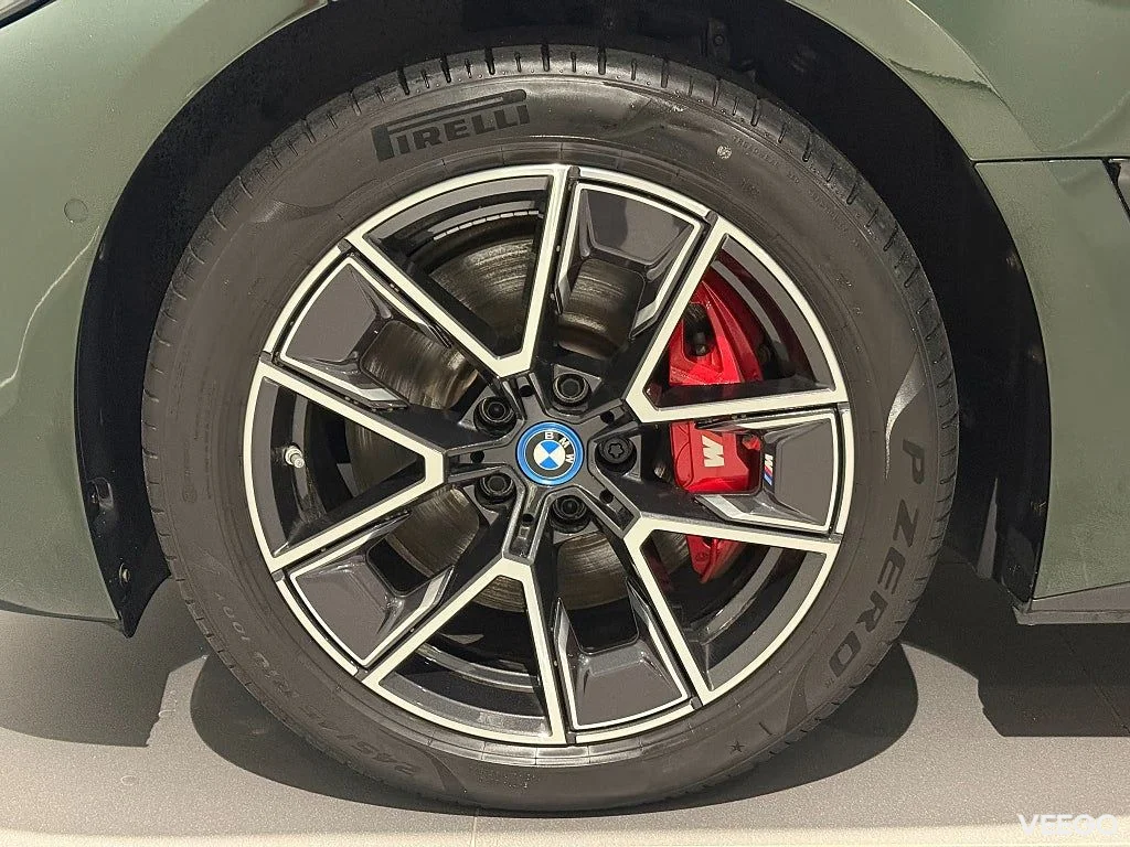 BMW i4 eDrive40 M Sport Pro Drag Glastaklucka H/K Adpt Farth 0kW