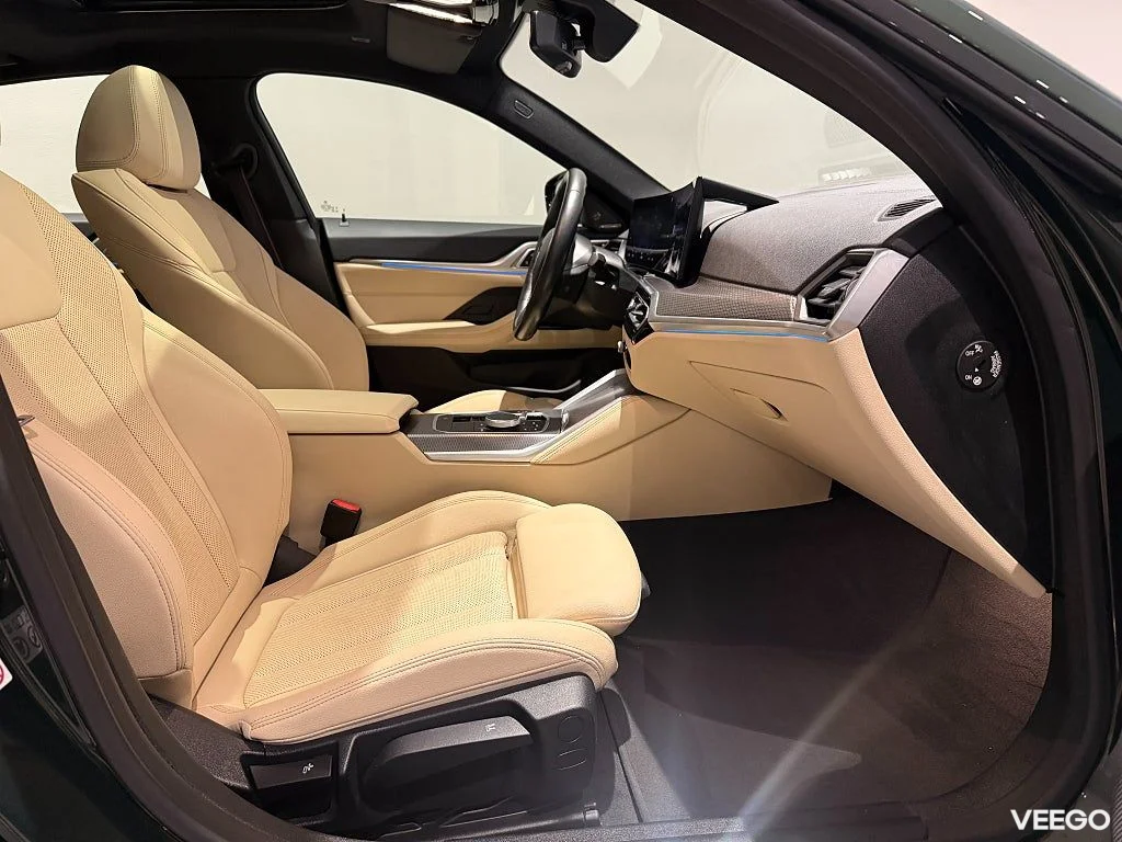 BMW i4 eDrive40 M Sport Pro Drag Glastaklucka H/K Adpt Farth 0kW