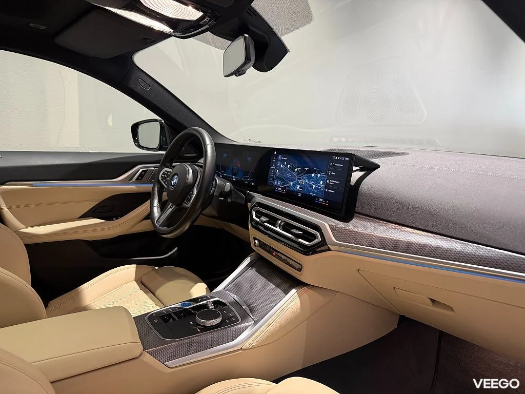 BMW i4 eDrive40 M Sport Pro Drag Glastaklucka H/K Adpt Farth 0kW