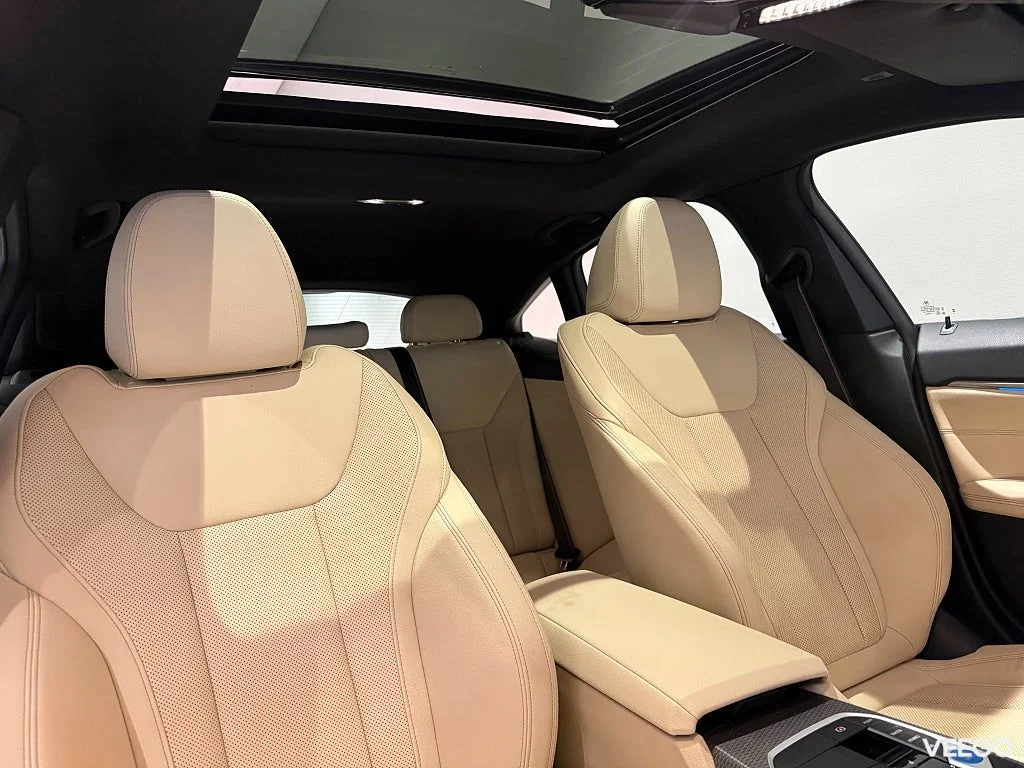 BMW i4 eDrive40 M Sport Pro Drag Glastaklucka H/K Adpt Farth 0kW