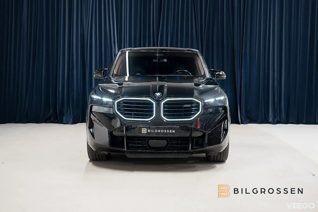 BMW XM 4.4 V8 xDrive B&W Merino Massage Softclose Bakaxelstyrn 480kW
