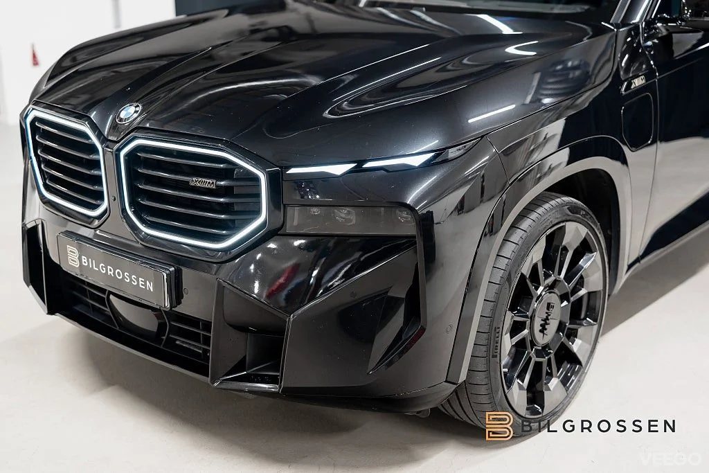 BMW XM 4.4 V8 xDrive B&W Merino Massage Softclose Bakaxelstyrn 480kW