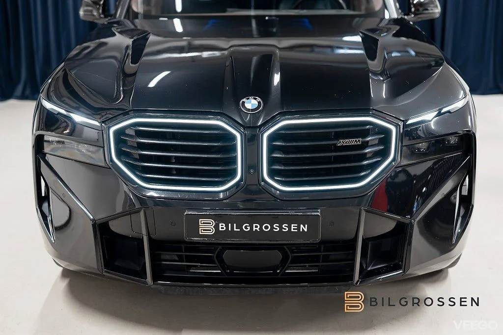BMW XM 4.4 V8 xDrive B&W Merino Massage Softclose Bakaxelstyrn 480kW