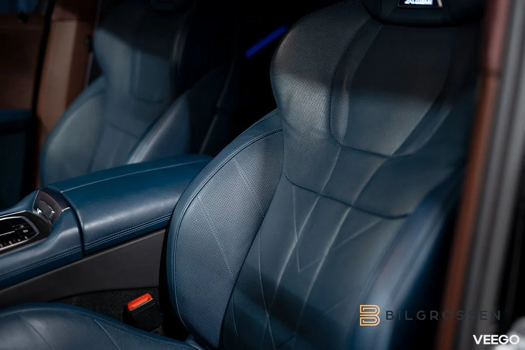 BMW XM 4.4 V8 xDrive B&W Merino Massage Softclose Bakaxelstyrn 480kW