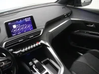 Peugeot 5008 2 130kW thumbnail