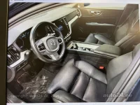 Volvo V60 Cross Country B4 D MHYBRID MOMENTUM PRO AWD 2 145kW thumbnail