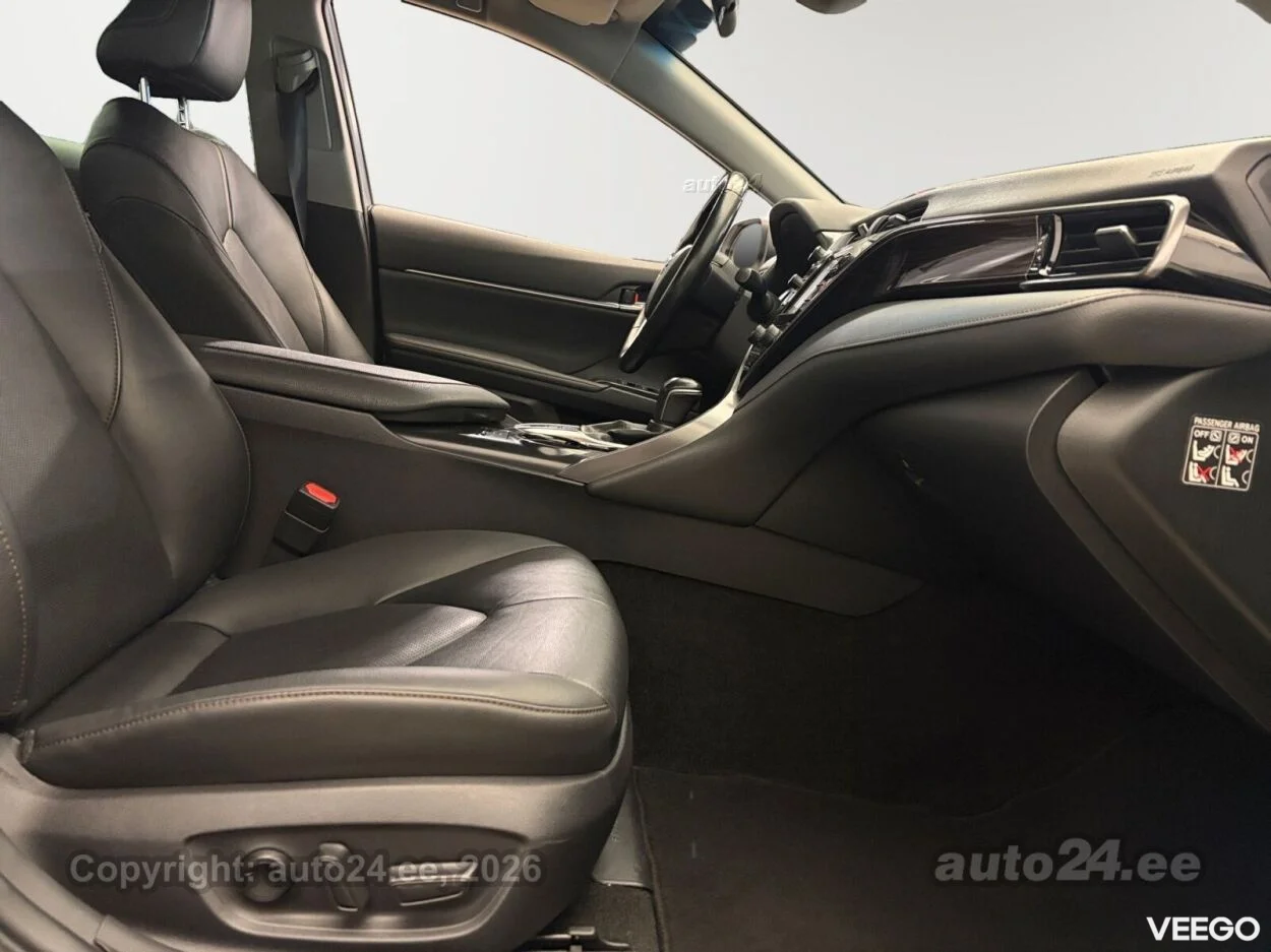 Toyota Camry Luxury 2.5 131kW