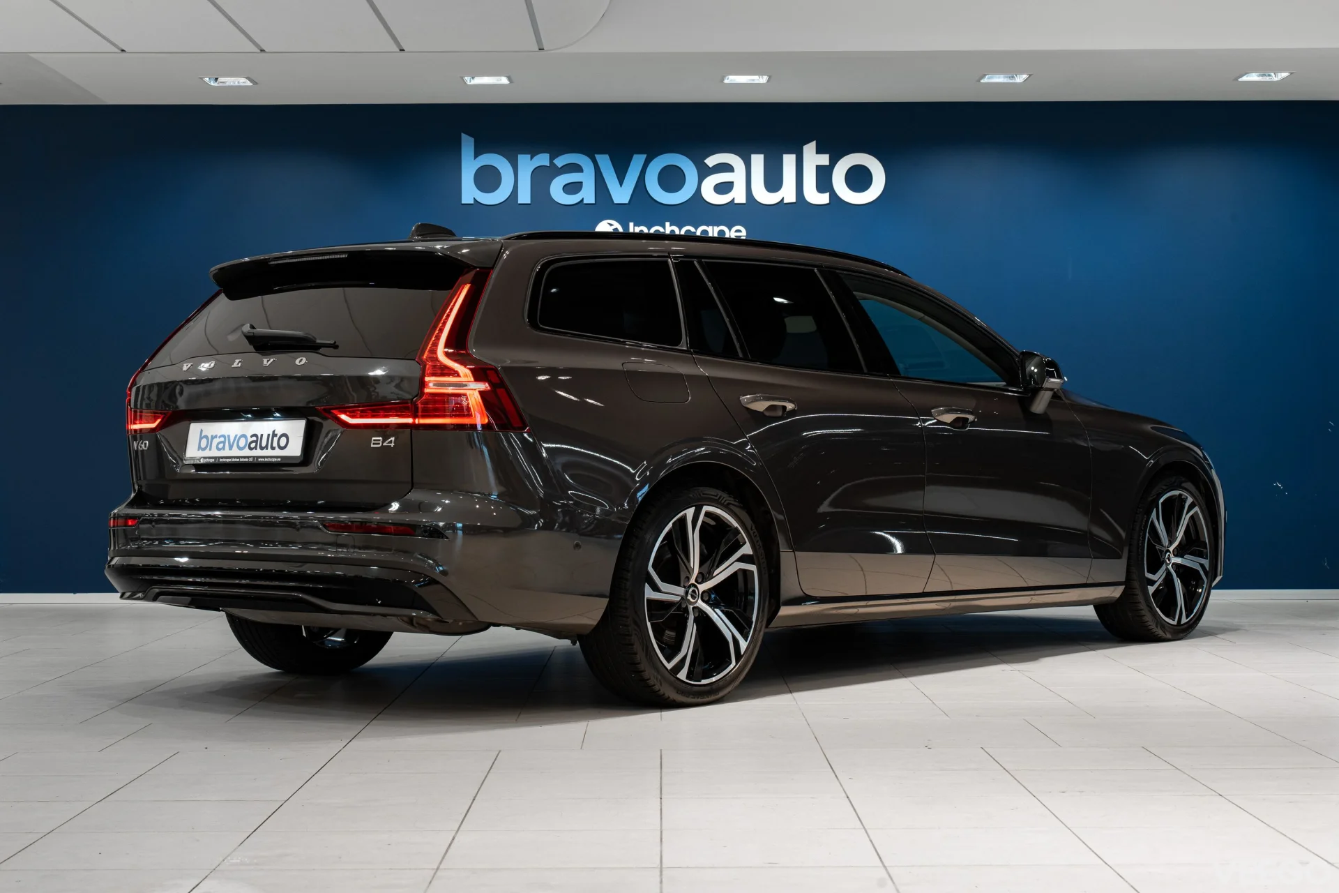 Volvo V60 2.0 B4 Mild-Hybrid Plus Dark 2 145kW