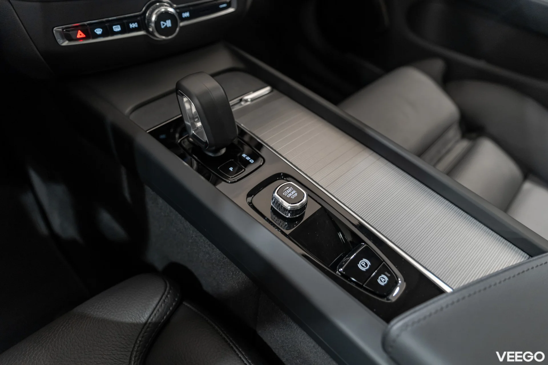 Volvo V60 2.0 B4 Mild-Hybrid Plus Dark 2 145kW