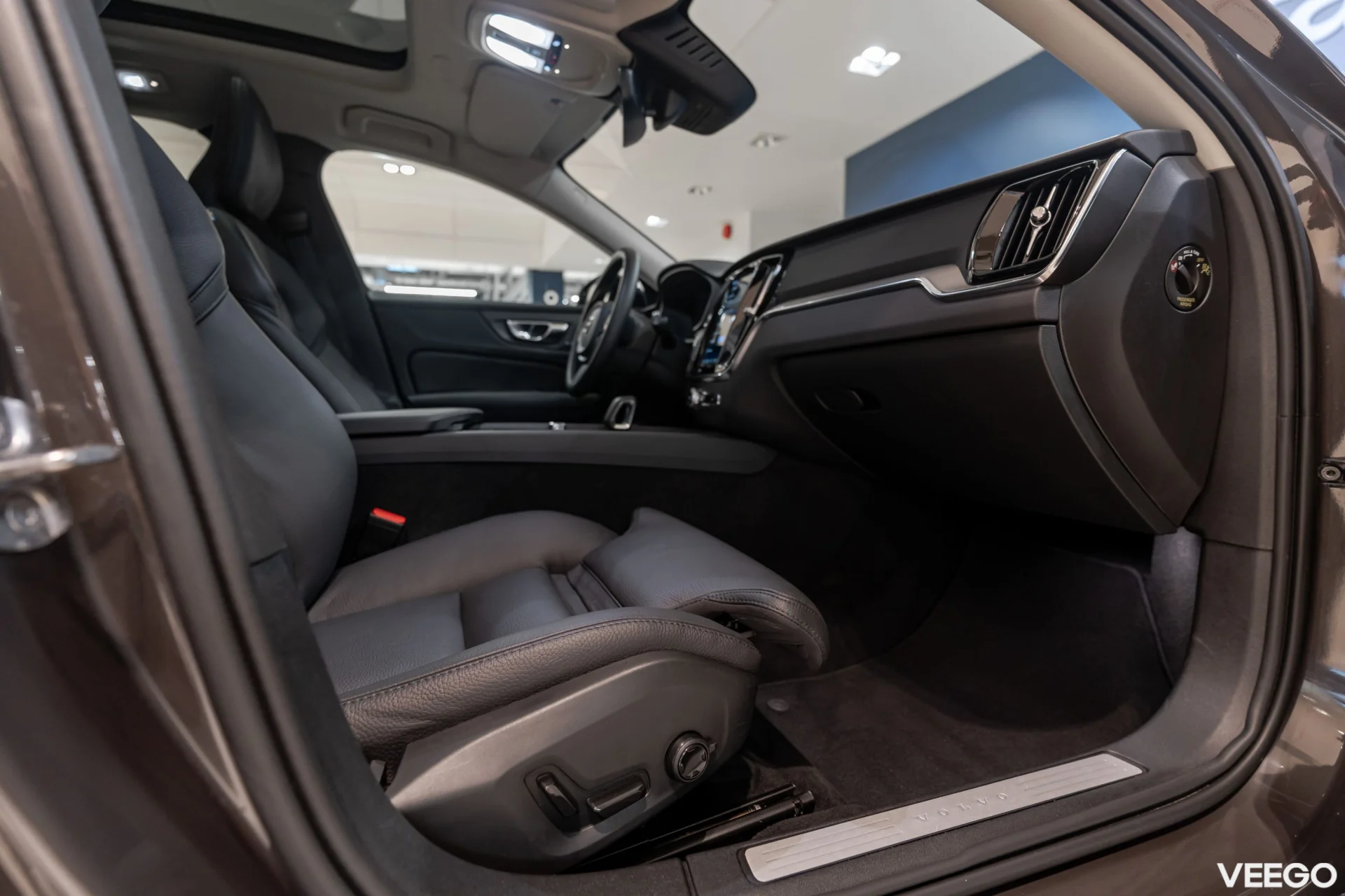 Volvo V60 2.0 B4 Mild-Hybrid Plus Dark 2 145kW