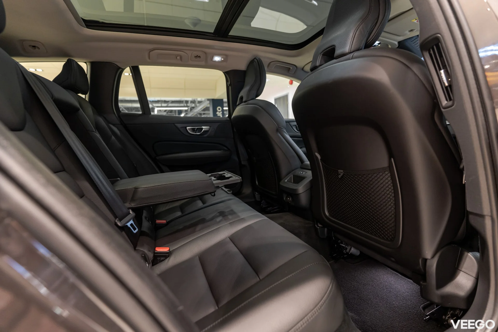 Volvo V60 2.0 B4 Mild-Hybrid Plus Dark 2 145kW