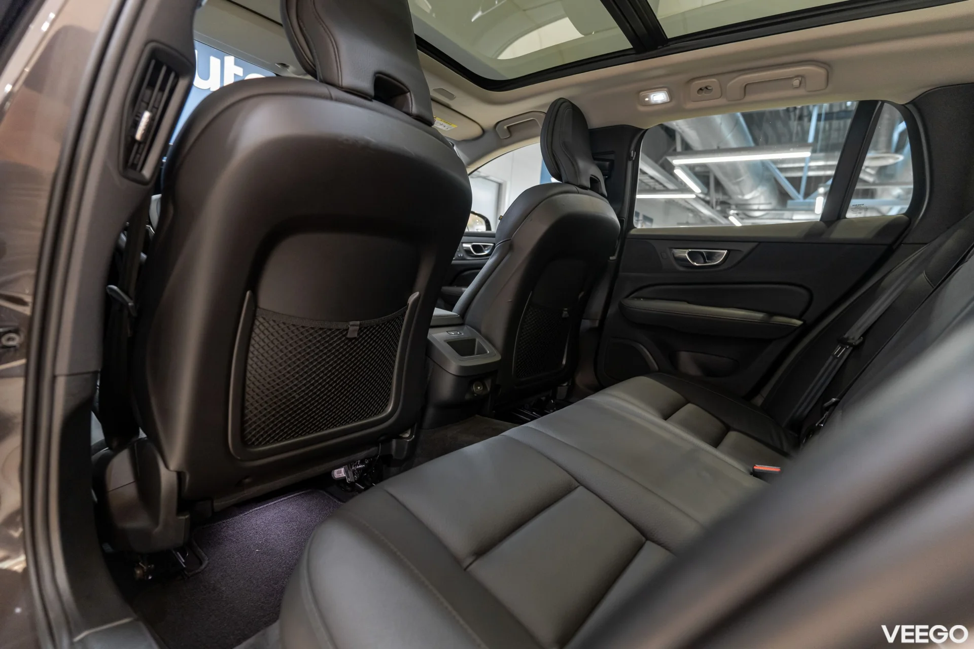 Volvo V60 2.0 B4 Mild-Hybrid Plus Dark 2 145kW
