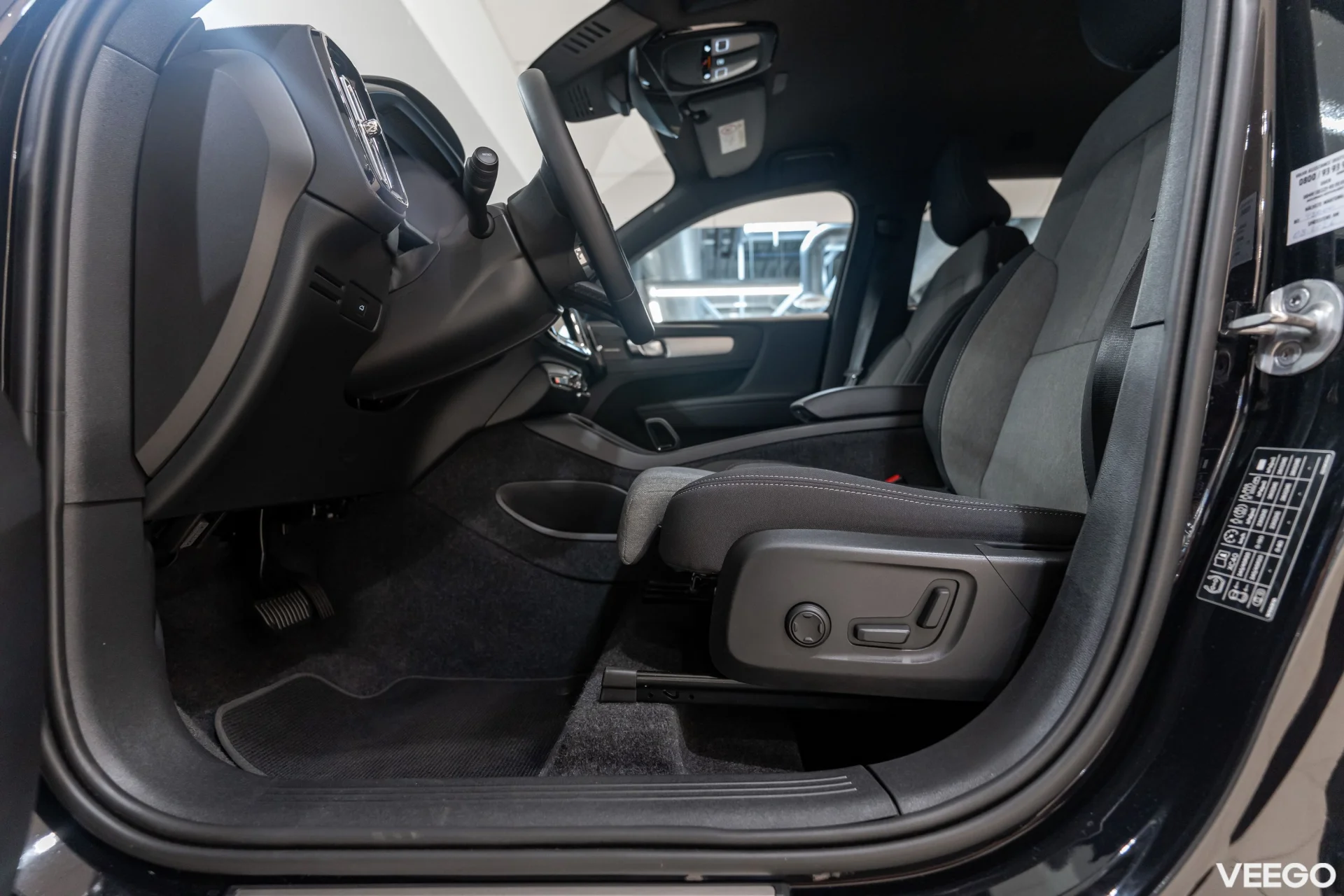 Volvo XC40 2.0 B3 Mild-Hybrid Plus Black Edition 2WD 2 120kW