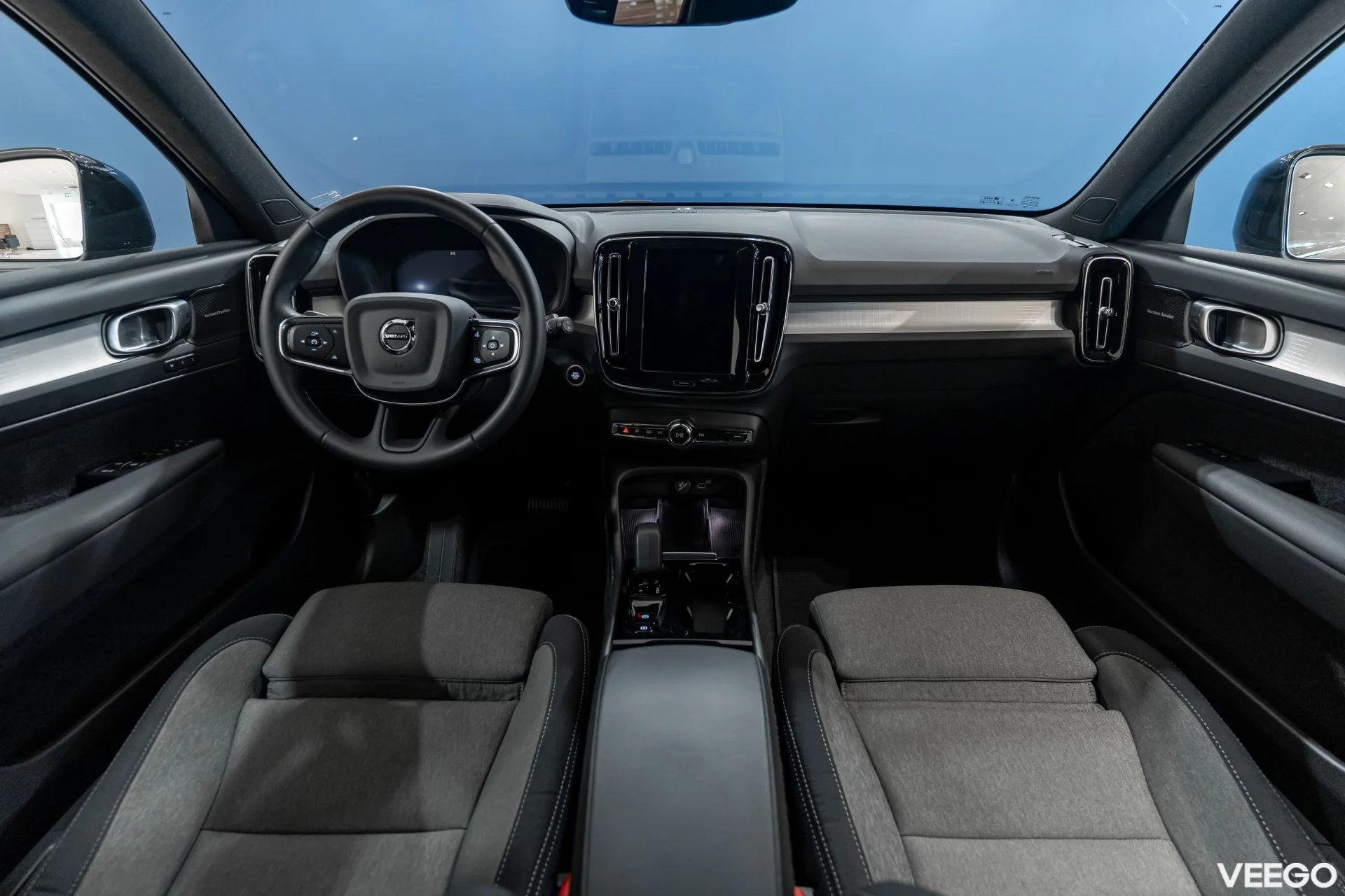 Volvo XC40 2.0 B3 Mild-Hybrid Plus Black Edition 2WD 2 120kW