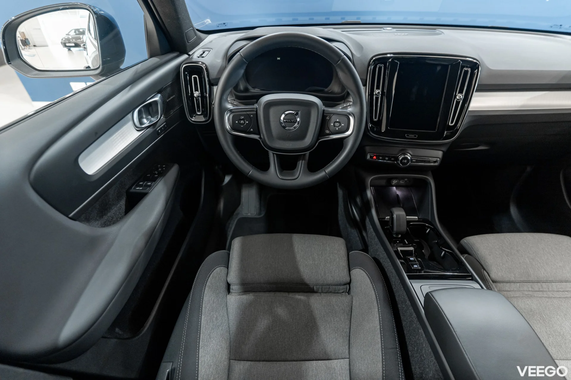 Volvo XC40 2.0 B3 Mild-Hybrid Plus Black Edition 2WD 2 120kW