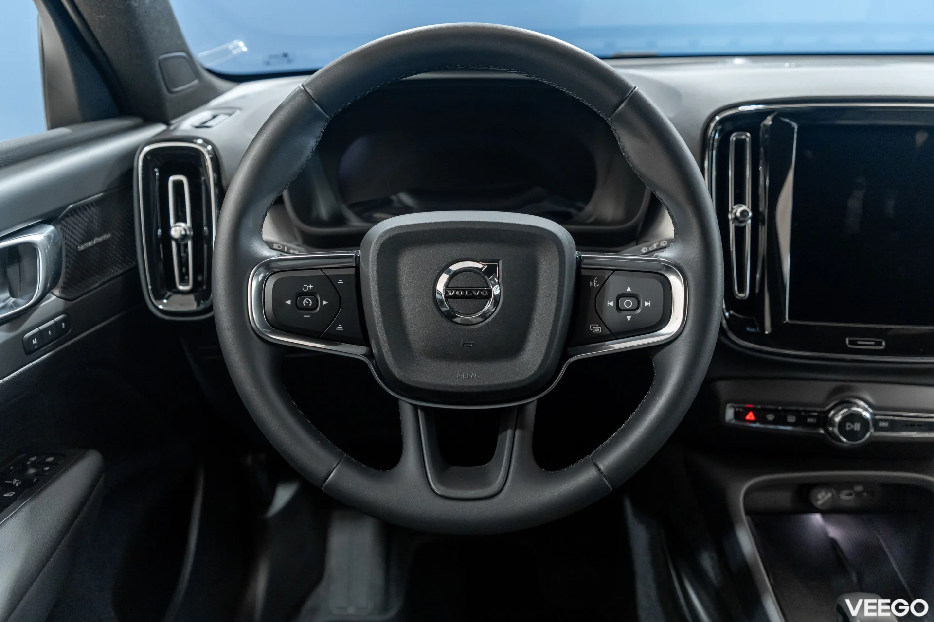 Volvo XC40 2.0 B3 Mild-Hybrid Plus Black Edition 2WD 2 120kW