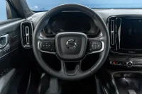 Volvo XC40 2.0 B3 Mild-Hybrid Plus Black Edition 2WD 2 120kW thumbnail