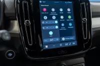 Volvo XC40 2.0 B3 Mild-Hybrid Plus Black Edition 2WD 2 120kW thumbnail