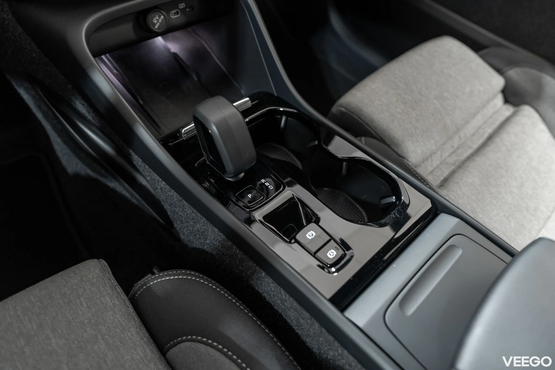 Volvo XC40 2.0 B3 Mild-Hybrid Plus Black Edition 2WD 2 120kW