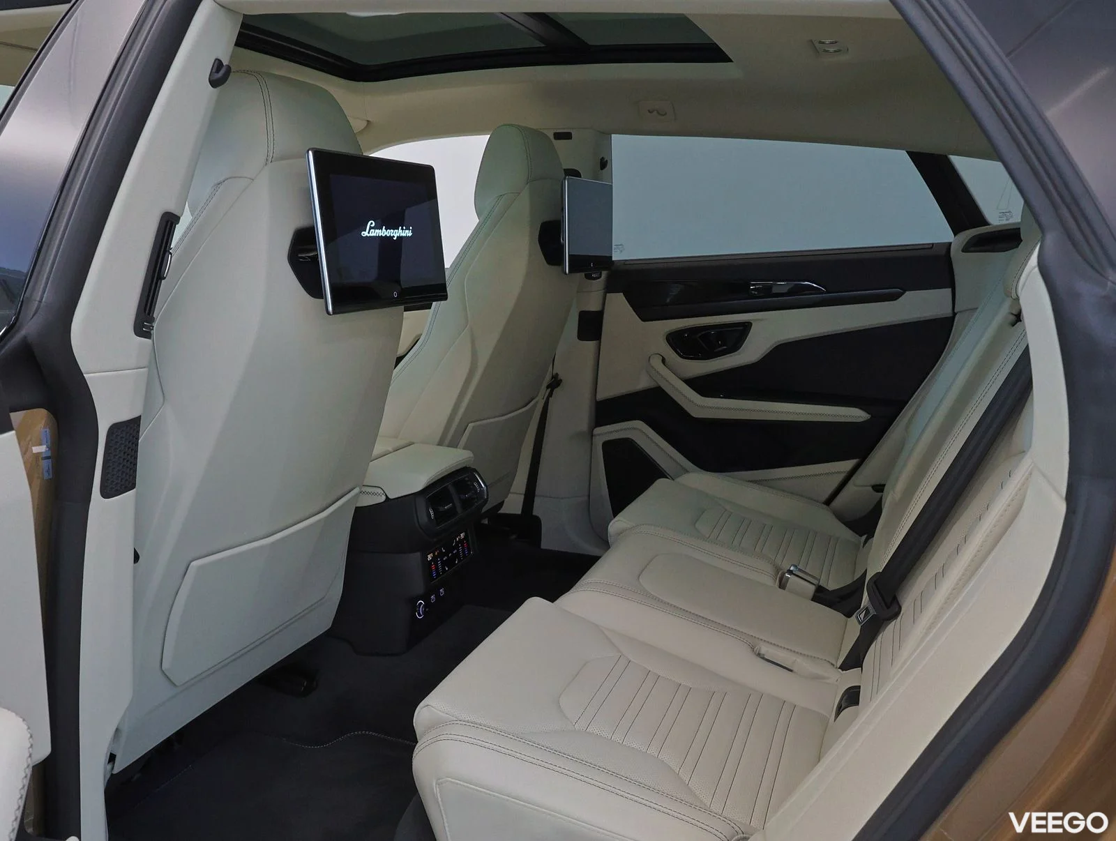 Lamborghini Urus - 4 588kW