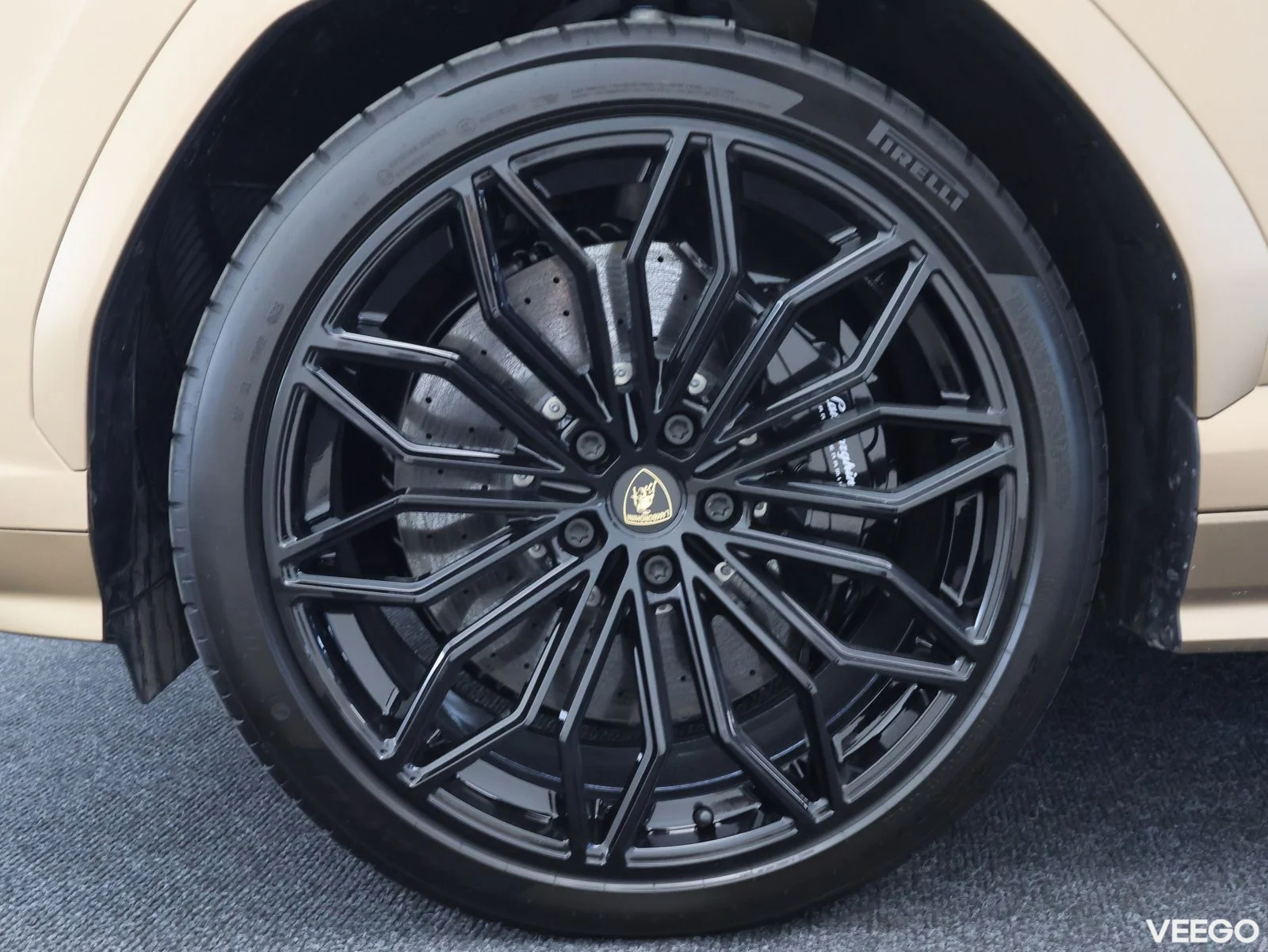 Lamborghini Urus - 4 588kW