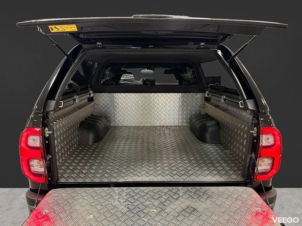 Toyota Hilux Hilux DH 2.8 4WD 204HK Invincible /Kåpa /Moms 150kW