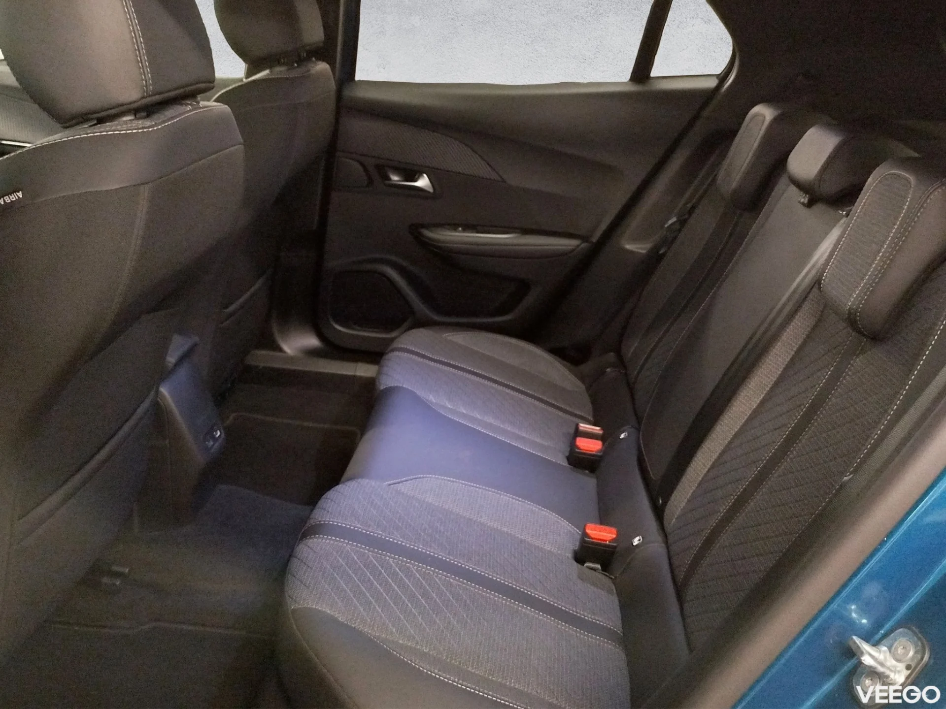 Peugeot 2008 Allure Hybrid 110 e-DCS6 74kW