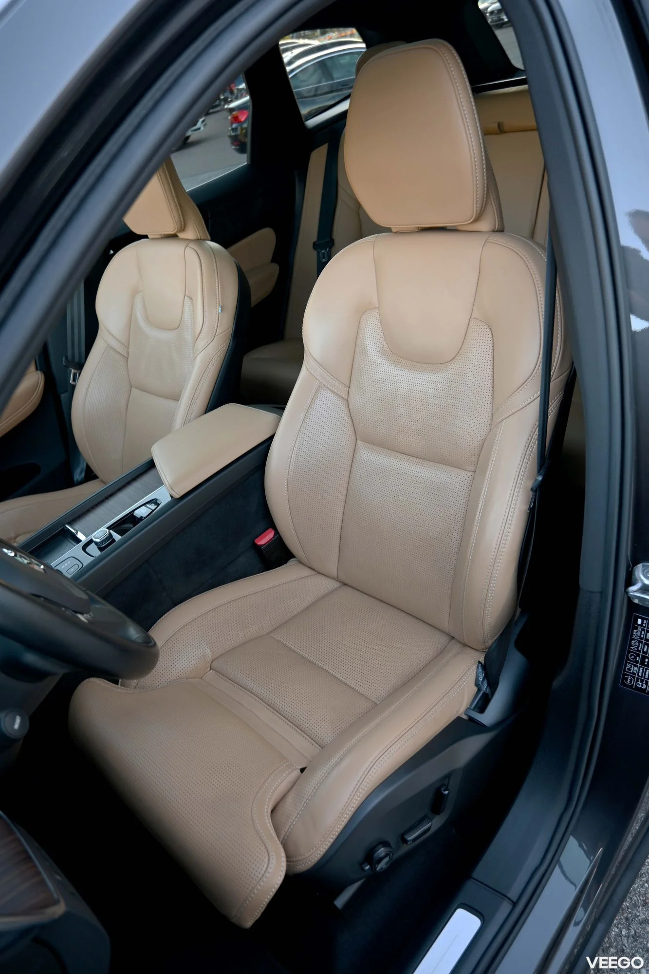Volvo XC60 AWD LUXURY+ ULTIMATE BRIGHT INTELLI XENIUM MY2022 FACELIFT 2 251kW