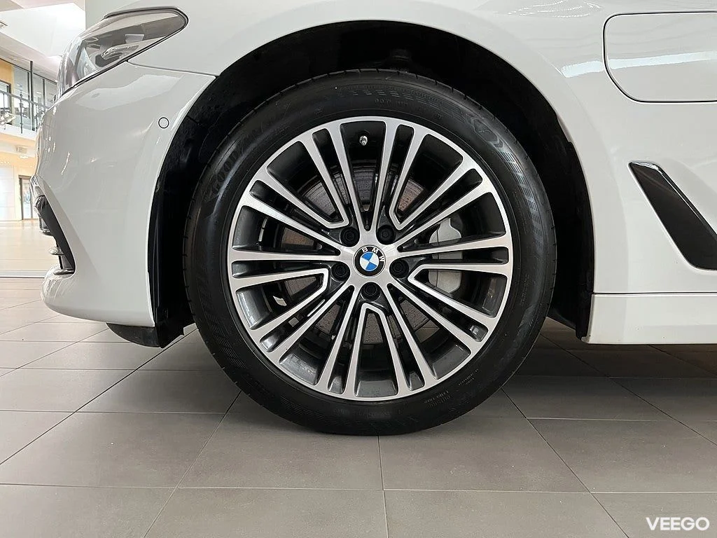 BMW 530 iPerformance Sedan HiFi Rattvärme Park Assist 0kW
