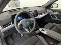 BMW iX1 eDrive20 M Sport Drag HiFi Elstolar Head-Up Rattvärme 0kW thumbnail