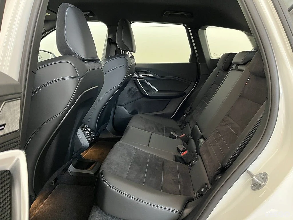 BMW iX1 eDrive20 M Sport Drag HiFi Elstolar Head-Up Rattvärme 0kW
