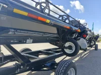 New Holland CR Macdon FD140 515kW thumbnail
